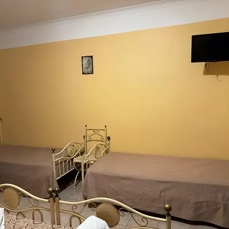 Karol Wojtyla Oda ve Kahvaltı San Giovanni Rotondo