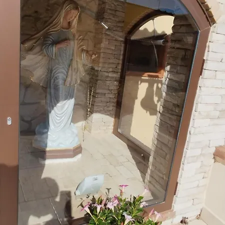 Karol Wojtyla Oda ve Kahvaltı San Giovanni Rotondo