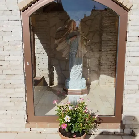 Oda ve Kahvaltı Karol Wojtyla San Giovanni Rotondo